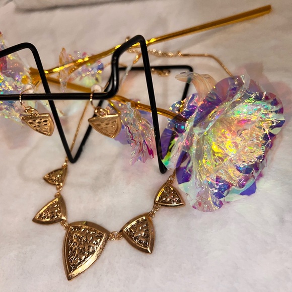 18” Gold Tone NECKLACE/EARRING SET - Picture 11 of 13